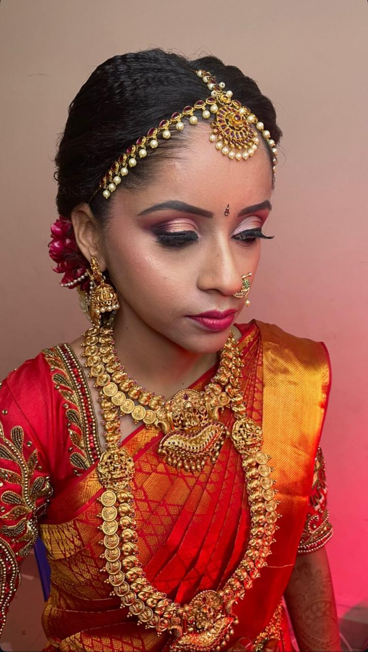 Red Silk Saree HD Bridal Eye Makeup & Temple Jewelry